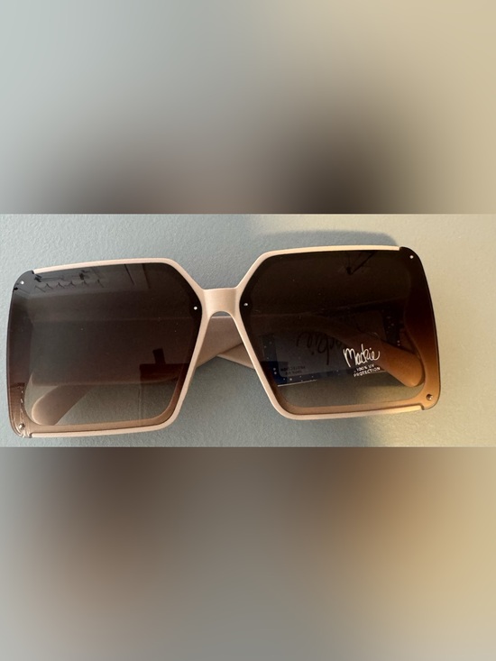 Bob Mackie Accessories - Bob Mackie oversized Square Sunglasses in matte Beige with Gradient Brown Lenses